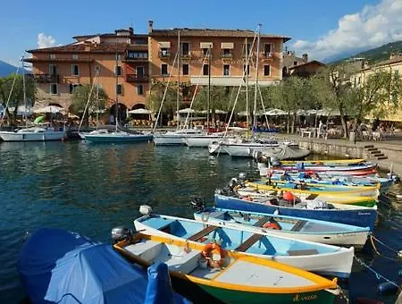 Apartment I Borghi 12 *